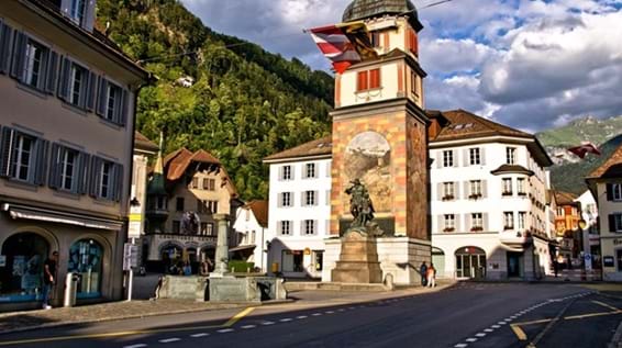Entdecke Altdorf – wo Schweizer Geschichte, und alpine Erlebniswelt aufeinandertreffen.
